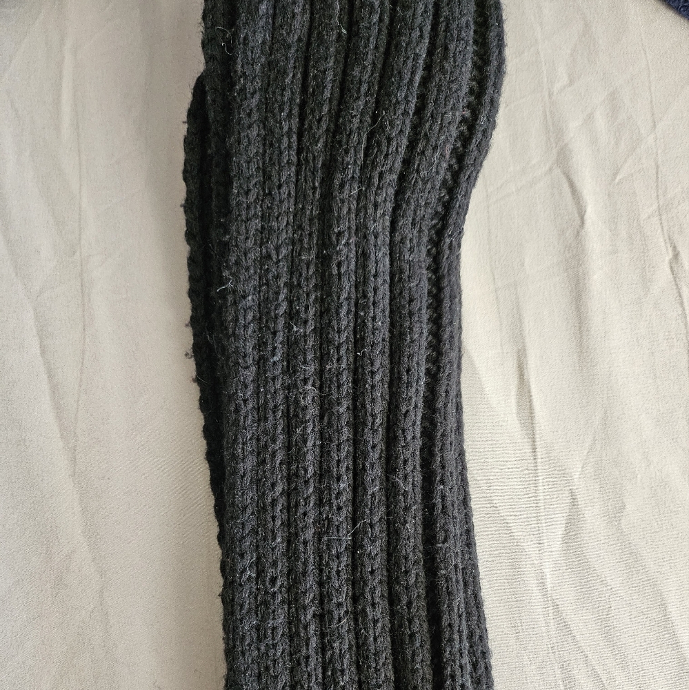 Cozy Ribbed Knit Scarf - Picture 2 of 2